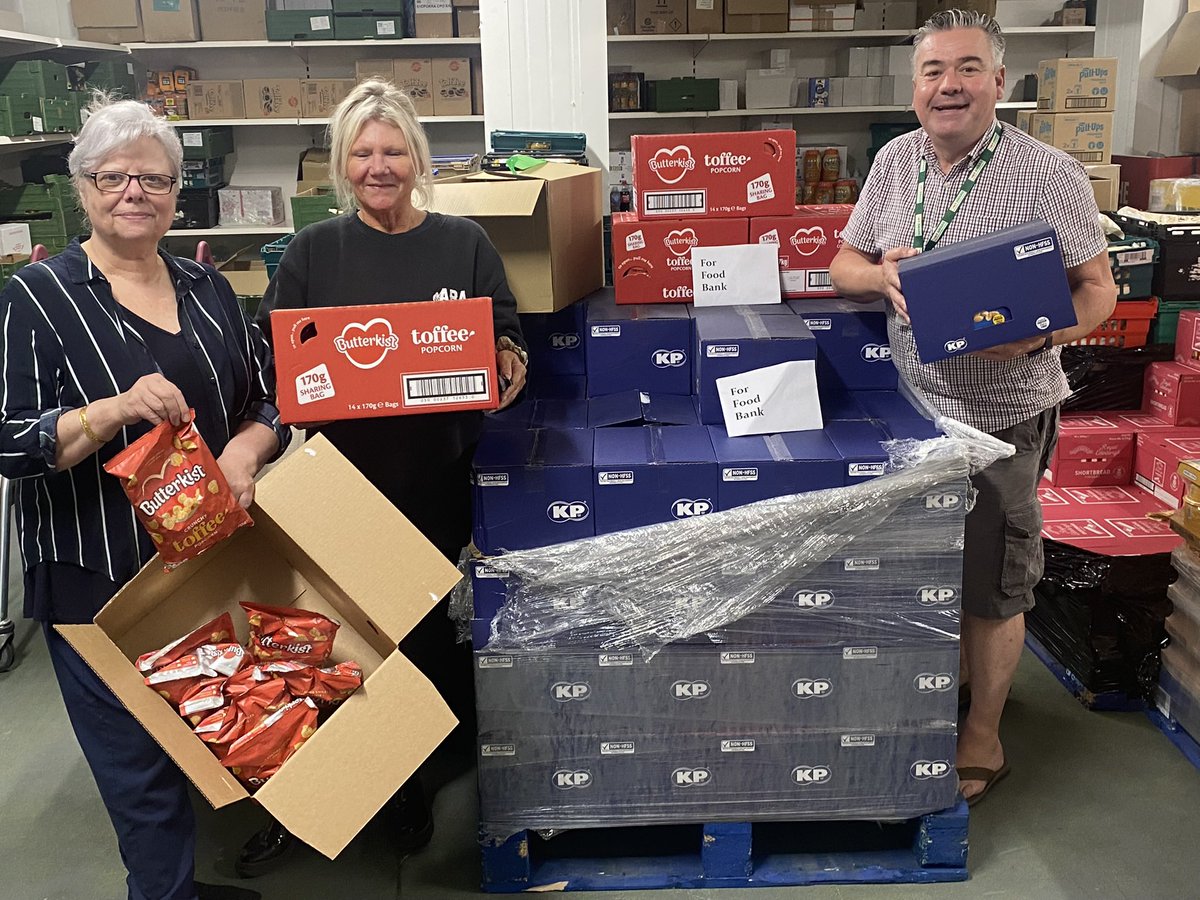 FoodAWARE's tweet image. Another 11 tonnes of surplus food FREELY redistributed last week!
Huge thanks- @GreencoreGroup @AbpFoods @JacksonsBread @LidlGB @EllasKitchenUK @Poundland @real_yorks @WhoGivesACrapTP @coopuk @KPSnacks 4 support!
❤️👇
@WRAP_NGO @LFHW_UK @nbrly @TNLComFund 
facebook.com/share/p/1HP7u3…