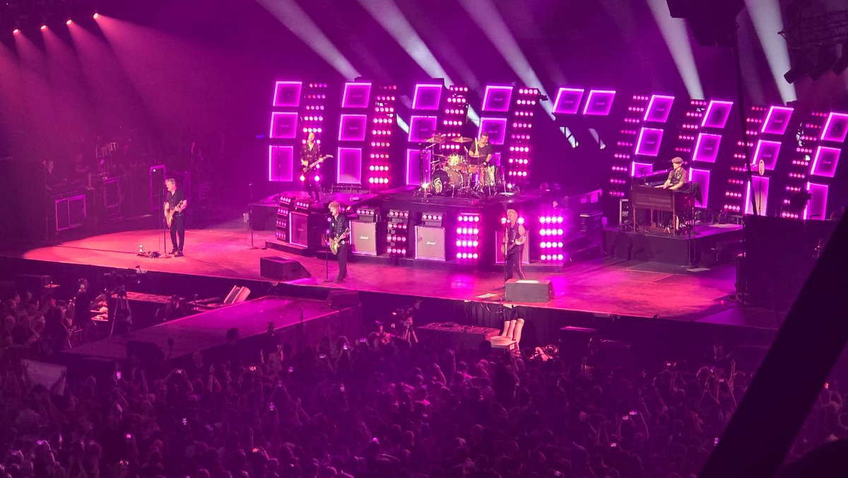 Attended my first EVER (band) concert this evening - the awesome <a href="/GreenDay/">Green Day</a>! Was all I could have imagined, though I unfortunately didn't manage to get any goodies! #LifeGoals #BucketList