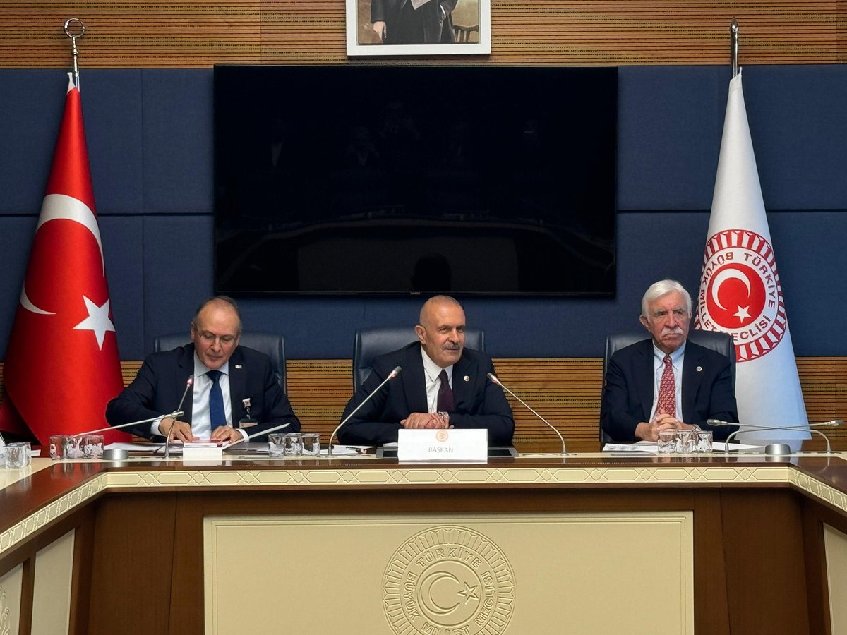 Türkiye Büyük Millet Meclisi Avrupa Birliği Uyum Komisyonu Başkanlığı’na Van Milletvekilimiz Sn <a href="/Burhan_Kayaturk/">Burhan Kayatürk</a>  yeniden seçildi! Görevinin Hayırlı olmasını diliyorum, Başarılarının devamını diliyorum.