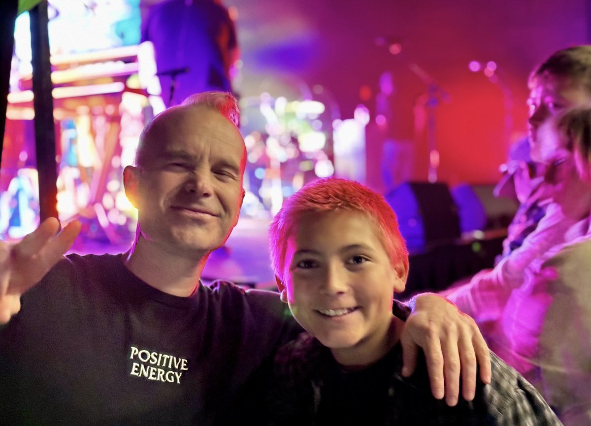 TheMovementVibe's tweet image. Droppin more love from the fam 💛