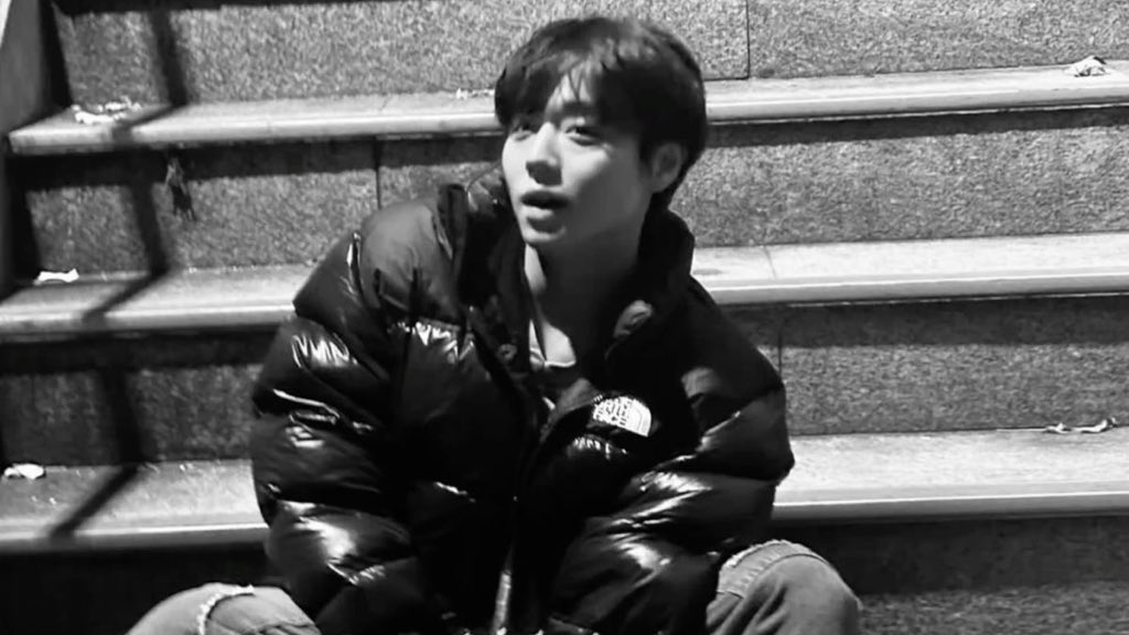 whcbgtan's tweet image. au #shse #suhosieun #whc
onde suho, com sequelas persistentes de um longo coma, se vê encurralado pelo jeito incisivo de sieun, mandando-o se afastar independente do suposto passado de ambos.