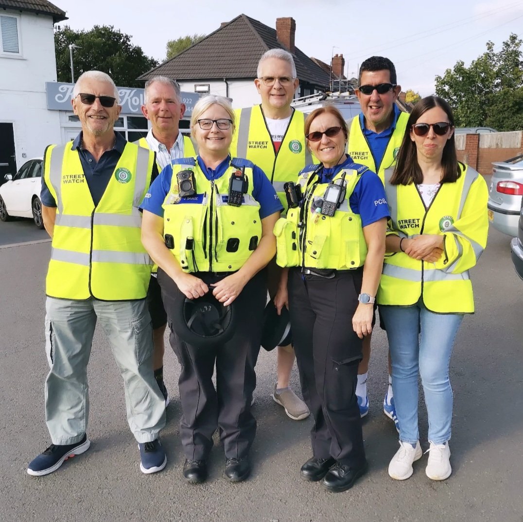 Aldridge Police (@aldridgewmp) on Twitter photo ๐ฎ๐ปโโ๏ธ Community engagement earlier this evening as we met up with the #Aldridge central & south <a href="/StreetWatchWM/">StreetWatch West Midlands</a> group who give up their free time to help communities.
We have presented a well deserved thank you award to one member for a solid 5๏ธโฃ years of street watch patrols. ๐๐ผ๐๐ผ๐๐ผ ๐ฎ๐ปโโ๏ธ Community engagement earlier this evening as we met up with the #Aldridge central & south <a href="/StreetWatchWM/">StreetWatch West Midlands</a> group who give up their free time to help communities.
We have presented a well deserved thank you award to one member for a solid 5๏ธโฃ years of street watch patrols. ๐๐ผ๐๐ผ๐๐ผ