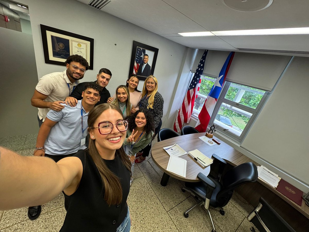 🎓👨‍💼 Hoy culminaron labores los jóvenes que formaron parte del primer grupo del Programa de Empleo de Verano del Senado en nuestra oficina legislativa.

Durante estas semanas, demostraron compromiso, responsabilidad y un gran deseo de aprender y aportar al servicio público.