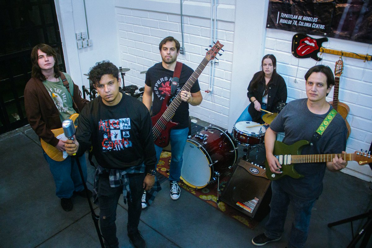 Nos gusta cómo suena lo que estamos armando. 🔥
#bandaemergente #grunge #WinterTrack #rockmexicano #música