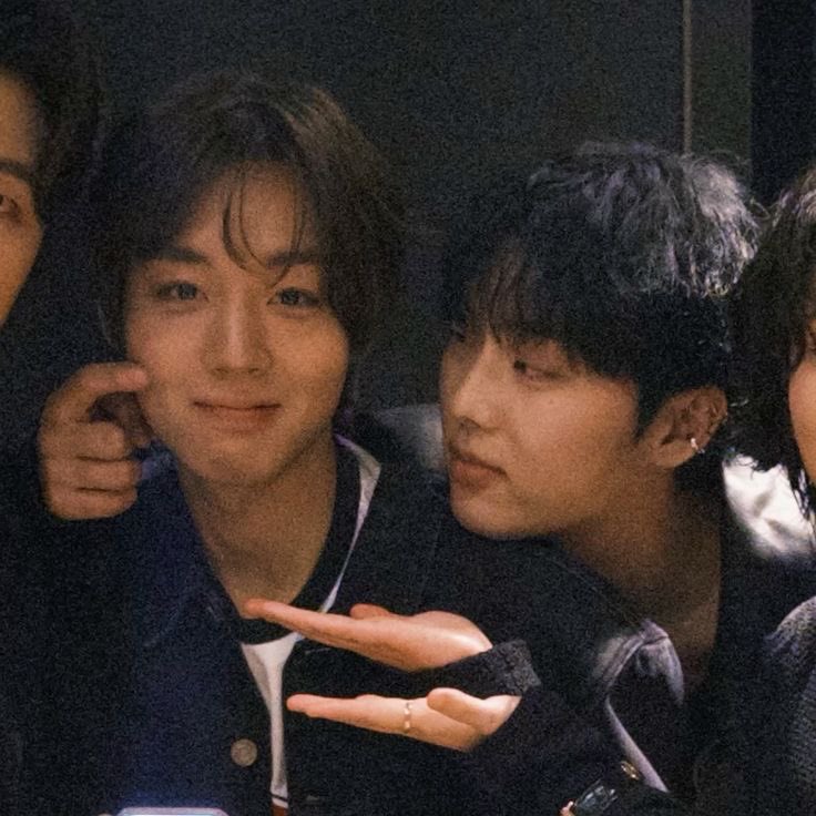 thvantevv's tweet image. "hyunwook treats all his costars the same way he treats jihoon" well no! a 🧵
