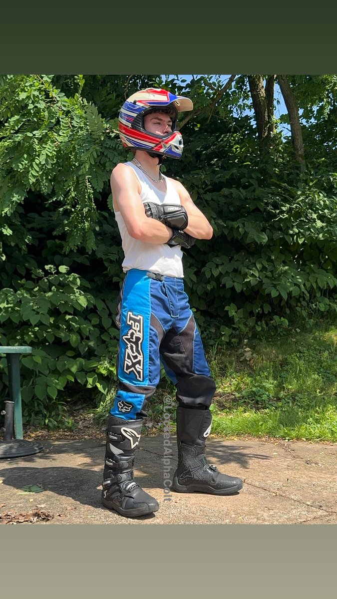 LockedAlphaColt's tweet photo. New boots. New rules 💀🔥Motocross alpha mode fully engaged. You can watch, worship, or get out of the damn way.
https://t.co/AOCFkhwKJF
#BootDom #MotocrossAlpha #LockedAlpha #OnlyFansPromo #StepOnMe #GearHead #TheGearStaysOn https://t.co/u99skOY9PR