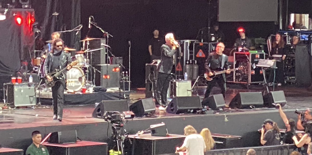 #Timeoutfromthelaw on a wet Wednesday in the 6ix the 80s called and Hilary and I answered up first on the triple threat is <a href="/M0DERNENGLISH/">Modern English</a> even though the 80s were a long time ago  it feels like right now. Summers are made for <a href="/budweiserstage/">Budweiser Stage</a>