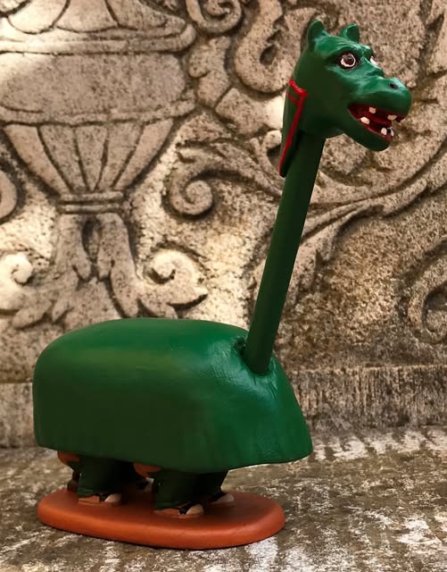 Amb aquest #Caganer de la #GuitaGrossa fet pels <a href="/CaganersDCaldes/">Caganers de Caldes</a> fa uns anys, els <a href="/AmicsCaganer/">Amics del Caganer</a> us desitgem que continueu tenint una bona #Patum de #Berga! Visca els #Caganers i visca <a href="/lapatum/">La Patum</a>! 🥳

📸 <a href="/CaganersDCaldes/">Caganers de Caldes</a> | tuit.cat/fywio