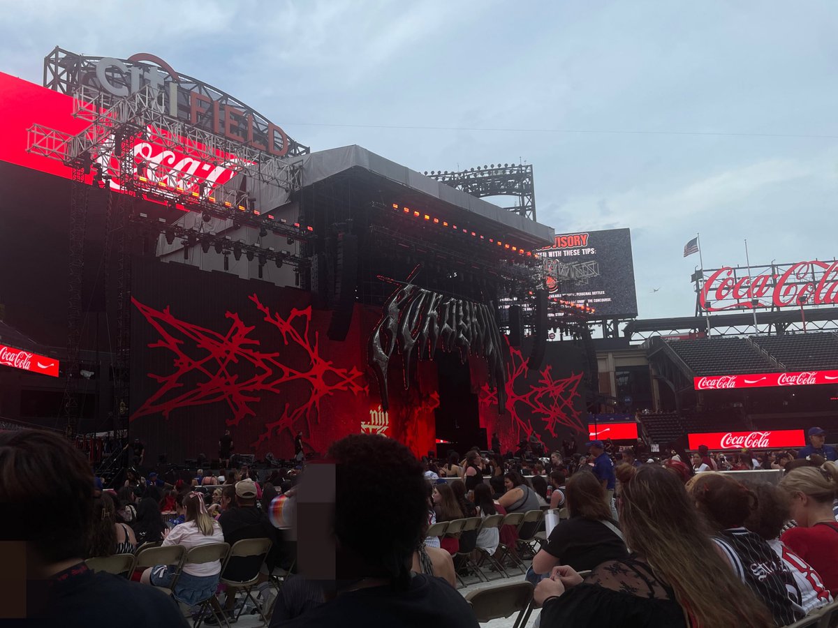 Lee Know tweet media