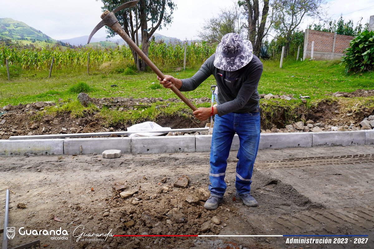 ¡Arrancó el adoquinado! 🚧
Paso a paso, vamos dejando atrás el polvo y el lodo para dar paso a un camino digno, seguro y duradero para todas las familias.

¡El progreso ya se camina! 💪🏽

#ConLaGenteSiempre