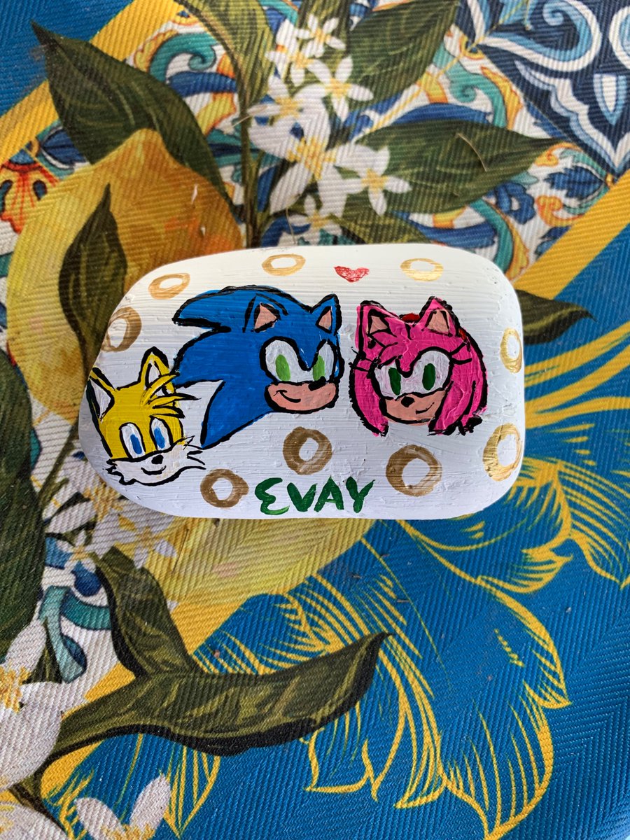 Painted some rocks with family today. Pretty happy with this considering I freehanded it 😁