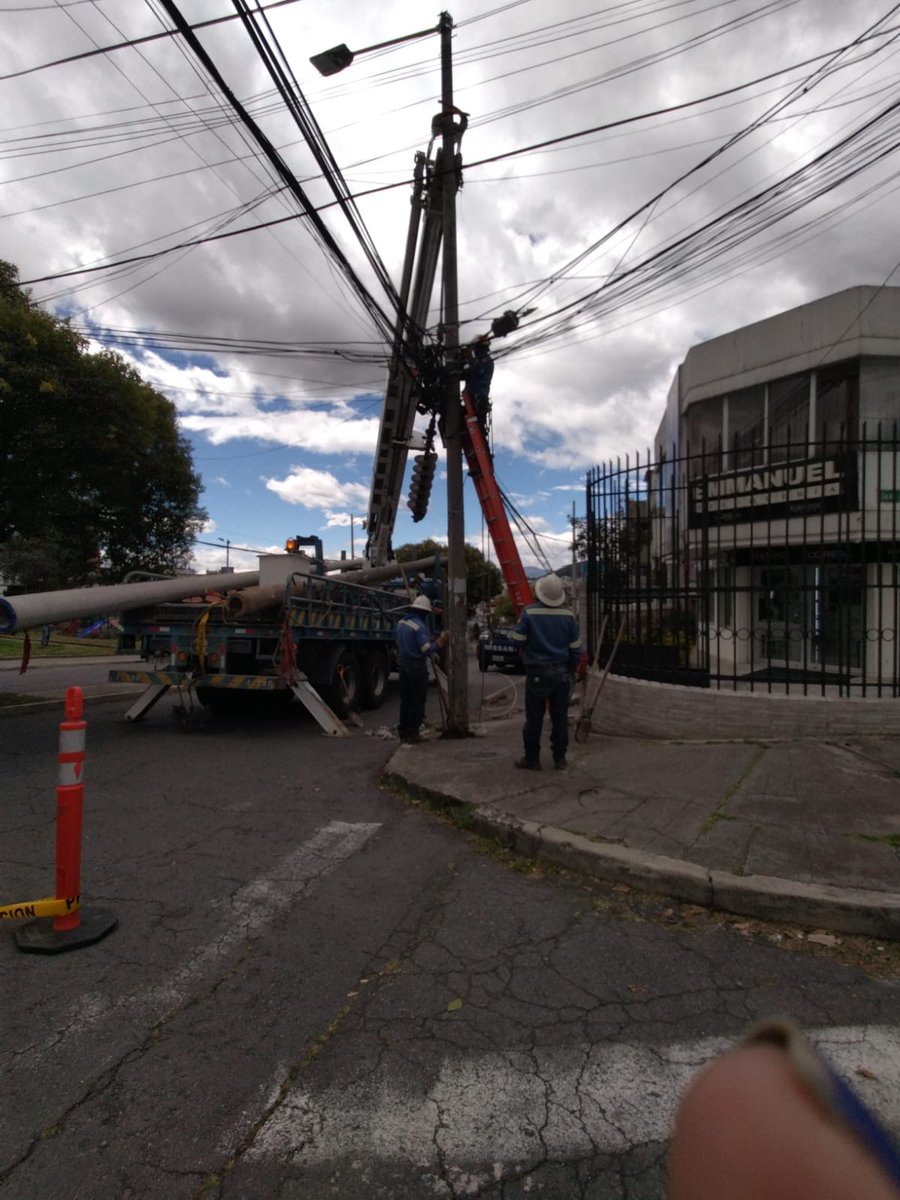 Barrio Granda Centeno (@barriogranda) on Twitter photo Hoy se cambiaron postes de luz en : Villalengua y mariano andrade
Villanueva y Domingo de Brieva
Villalengua y Barón de Carondelet
Villalengua y Bobadilla
Van a quedar así? Podrían informarnos en qué se está trabajando? <a href="/ElectricaQuito/">Empresa Eléctrica Quito</a> nos ayudan con información por favor. Hoy se cambiaron postes de luz en : Villalengua y mariano andrade
Villanueva y Domingo de Brieva
Villalengua y Barón de Carondelet
Villalengua y Bobadilla
Van a quedar así? Podrían informarnos en qué se está trabajando? <a href="/ElectricaQuito/">Empresa Eléctrica Quito</a> nos ayudan con información por favor.
