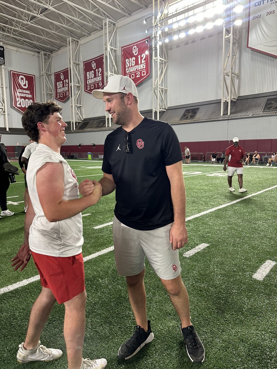 Braden_Gresham's tweet photo. Had a great time at @OU_Football Brent Venables football camp this weekend.  Thanks @CoachNDreiling for the instruction and time.  Looking forward to coming back soon! @CoachVenables @jwesleyg1228 @JamesSkalski https://t.co/X3soEDjtBN