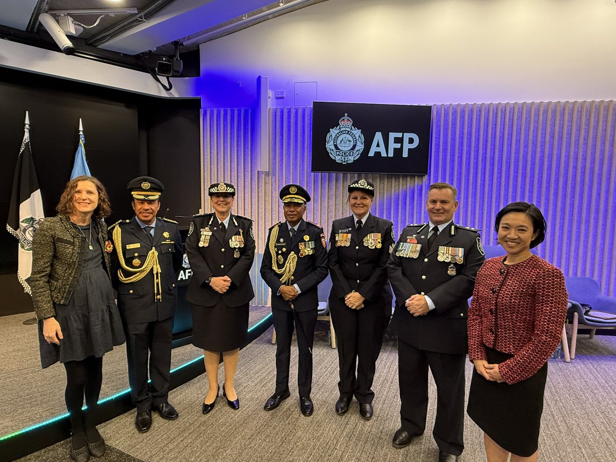 Congratulations to <a href="/AusFedPolice/">AFP</a> Commissioner Reece Kershaw, who received the Insignia of the Order of Timor-Leste from 🇹🇱 National Police Commander General da Costa for his contributions to 🇹🇱. We’ll continue our close collaboration as 🇹🇱 prepares to join <a href="/ASEAN/">ASEAN</a> this year.