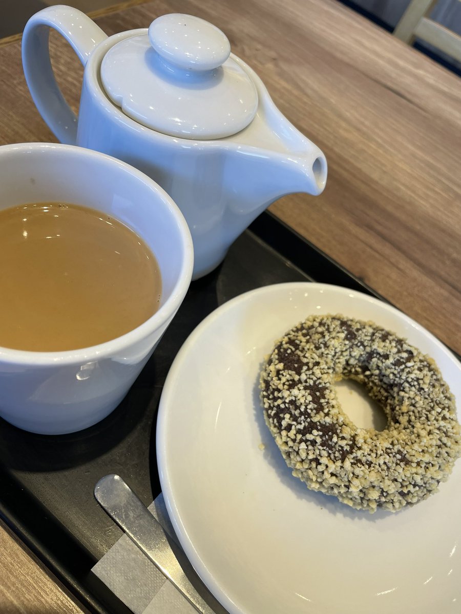 集合時間まちがえて2時間も早くきてしまった！

ので、ドーナツタイム🍩