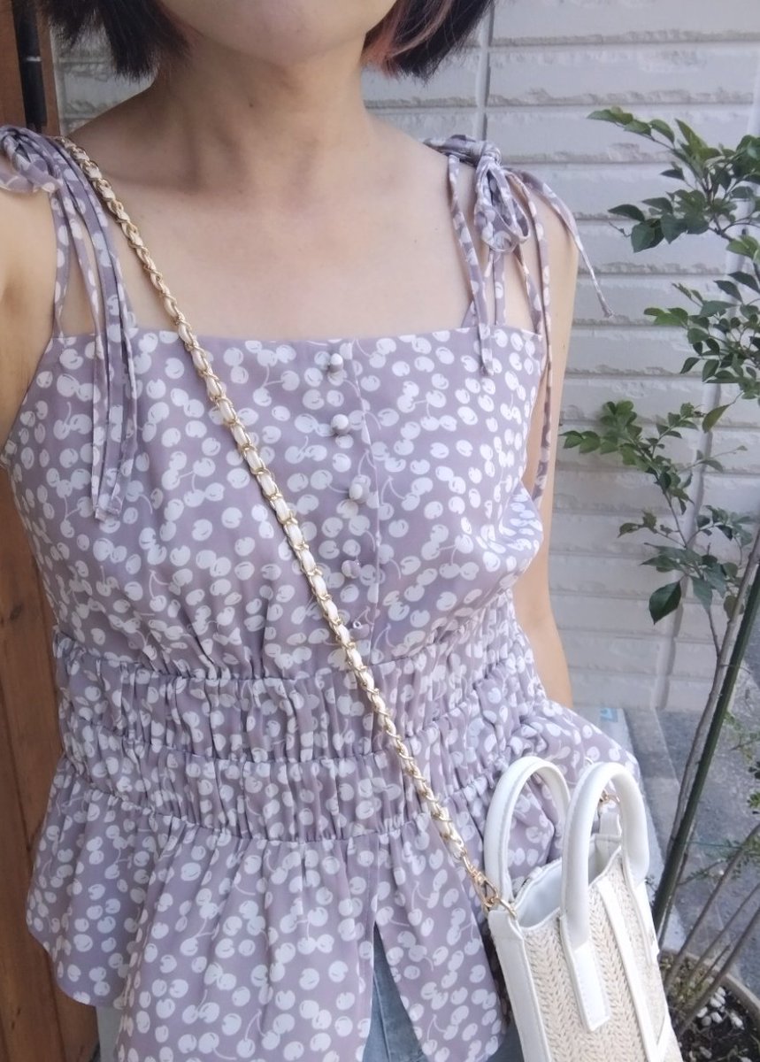 HLTの Cherry Pattern Strap Top 👖(#stola) で合わせたスタイリング
