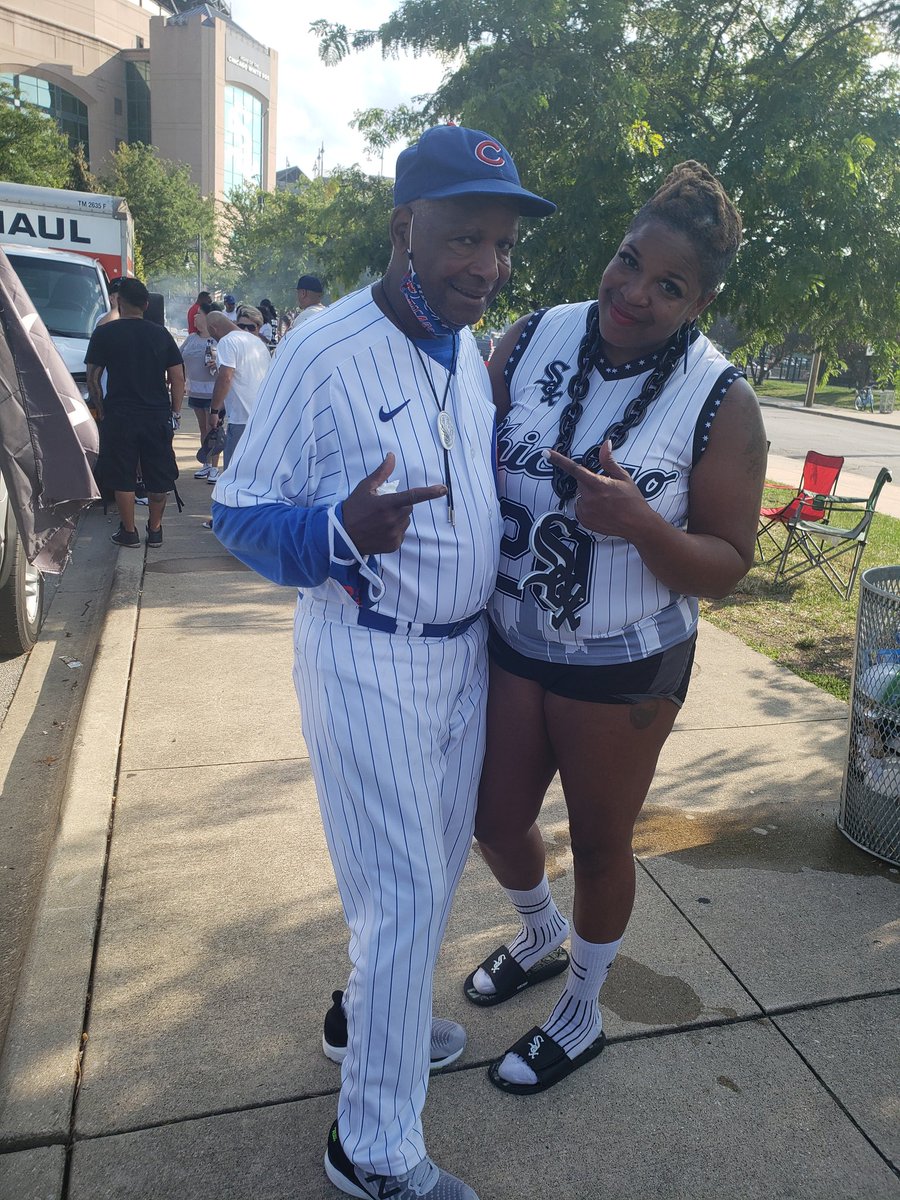 TheRealSoxChic's tweet image. GET WELL SOON MYBOY💪 #Cubs legend! Thanking God for the progress you've made. Don't worry I'll hold down the fort until U are better.  
#crosstownclassic needs your presence so don't be too long. 
 #WooWoo  much love &amp;amp; blessings. #Chicago love ❤️ #SoxChic