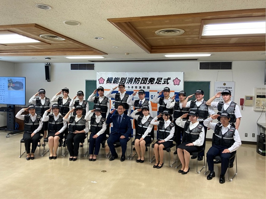 shkpr's tweet image. いわき市消防本部において「機能別消防団発足式」が行われ、本学からは50名が入団しました。