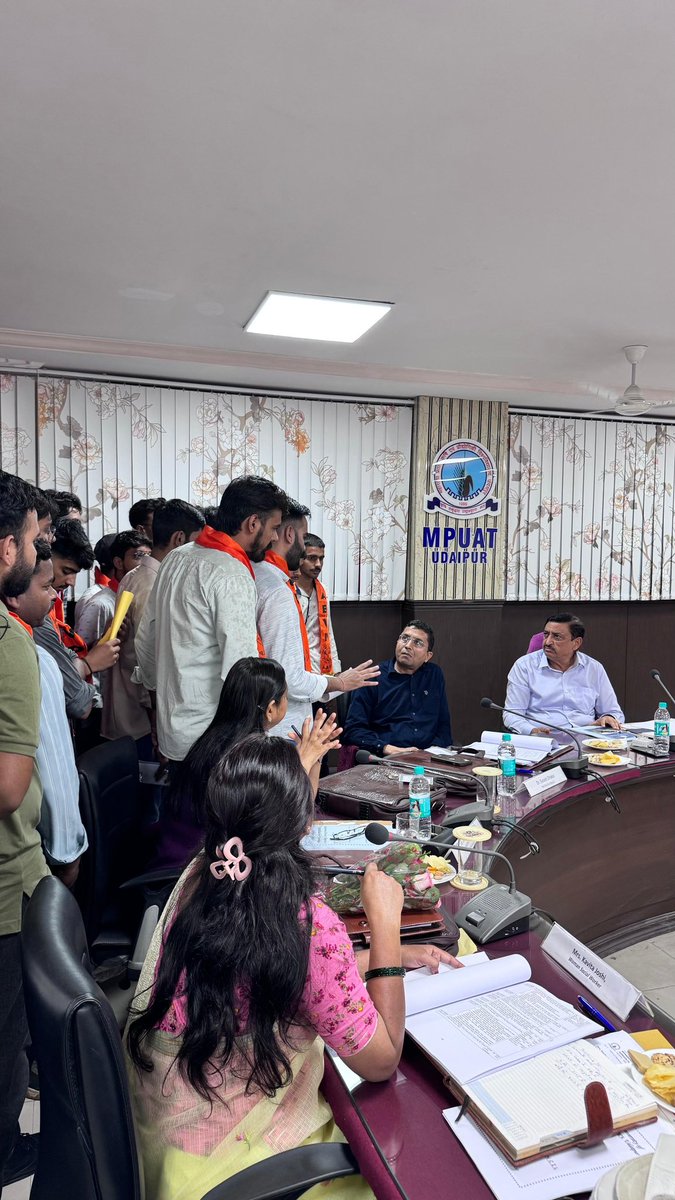 ABVP_Udaipur's tweet photo. अखिल भारतीय विद्यार्थी परिषद, उदयपुर महानगर की महाराणा प्रताप कृषि एवं प्रौद्योगिकी विश्वविद्यालय इकाई द्वारा विश्वविद्यालय में व्याप्त अनियमितताओ के विरोध में बॉम का घेराव कर प्रदर्शन किया
#MPUATABVP https://t.co/jgjwcGhkrm