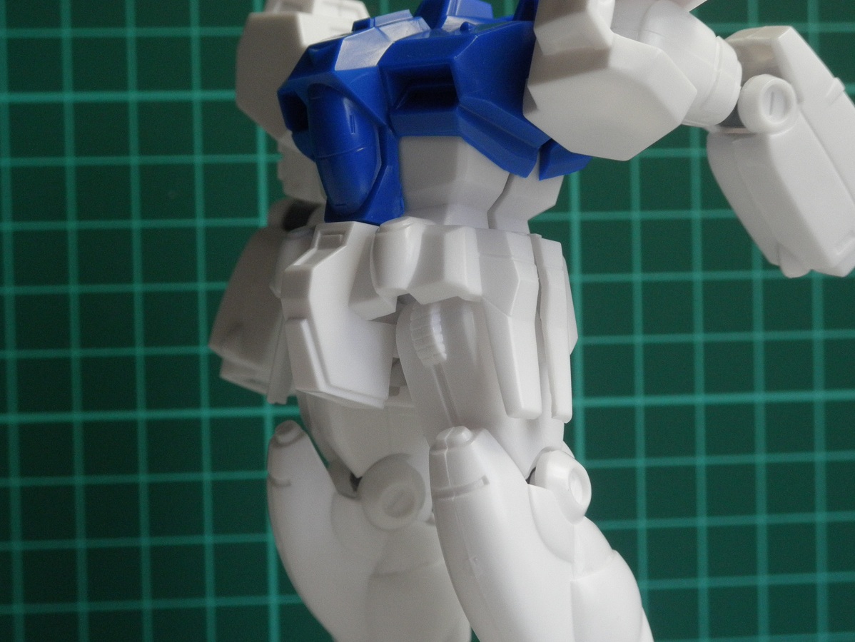 旧キット1/144 ガンダムGP01製作記2！股関節軸の長さを調整してポリボール取り付け、一旦チェック。モモの付け根が干渉してあまり開けずスカート前後幅に収まらなくなっちゃった。付き位置下げるだけだとおかしなバランスになるから分割して作り変えよっか。
#ガンプラ #旧キット #ガンダム0083