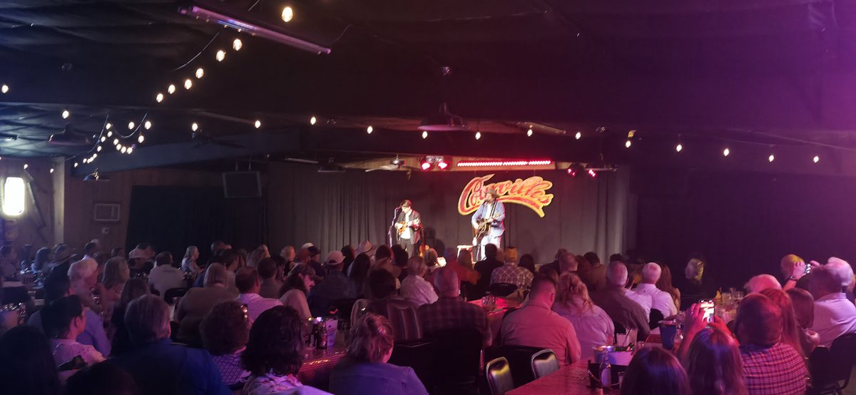 blakehopper's tweet image. Little Rock 20th Anniversary show with the GOAT Hayes Carll all the way in Beaumont. Another awesome night at Courville&apos;s, the best listening room in the world @hayescarll