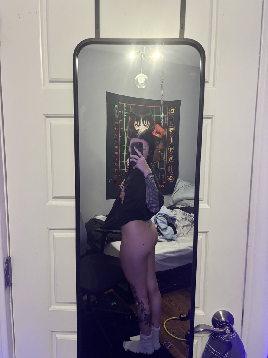 citrusXdrop's tweet photo. thighs that could kill https://t.co/53qw7uCVgT