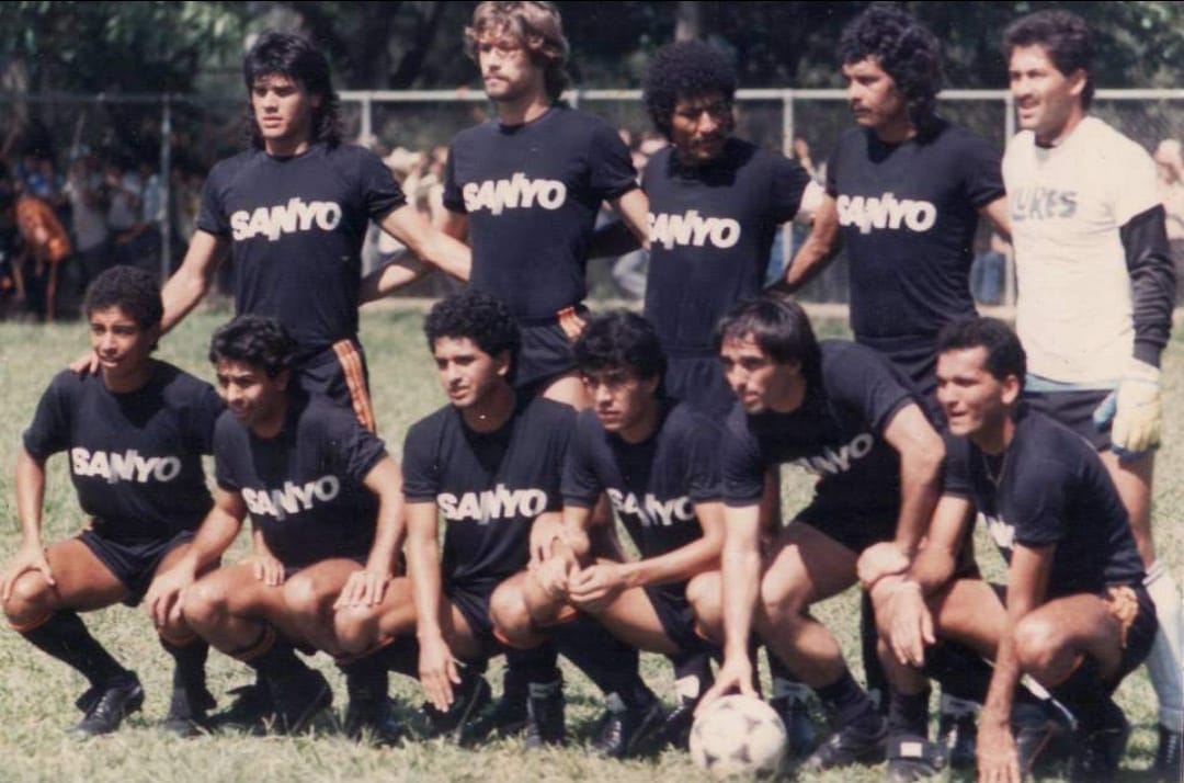 jrfbsrles's tweet photo. Belleza de uniforme, a finales de los 80s.
¡Equipazo! El + Grande. https://t.co/kXDR5e6bP4