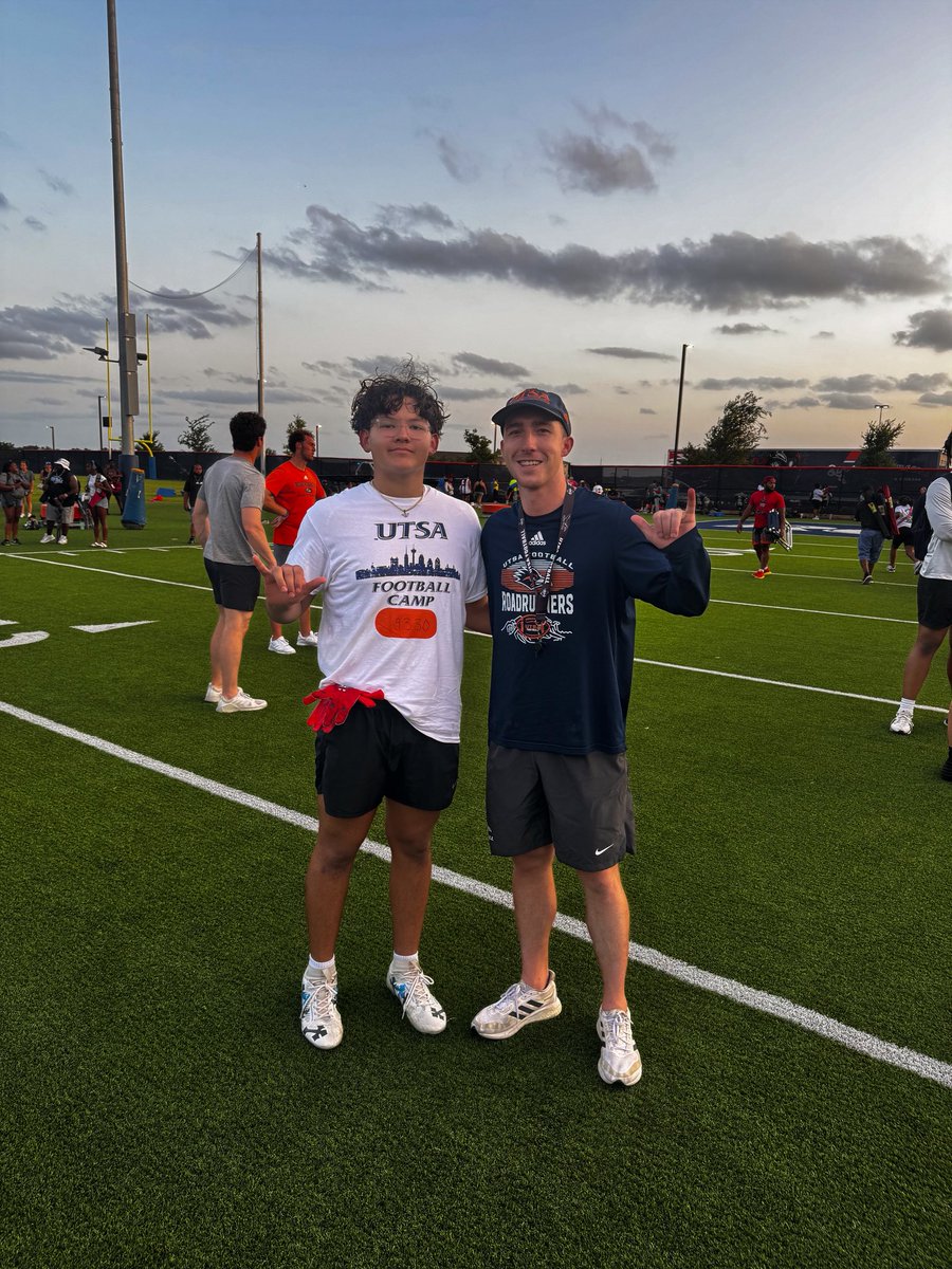 29_Nathan_V's tweet photo. Amazing day at @UTSAFTBL ! Great work with @HunterRittimann. Loved the coaching and competition here. Can’t wait for our connections to grow! 

@MCSMustangFB @phil_dawson_4 
@PrepRedzoneNext @UAFuturesGame @dctf @FBUcamp @806hsscmedia @TXPSMedia @TXPrivateFBGuy @WRHitList @CoachZackWells @CoachMohns @_CoachElliott @Jake_Pittman11 @Bdrumm_Rivals @TrustMyEyesO  @JGonzalesJr10 @Hunter_DeNote @PlayBookAthlete @LT2FBA @LoganTillman @HunterRittimann @CoachTraylor @ODFBall @JT44251369