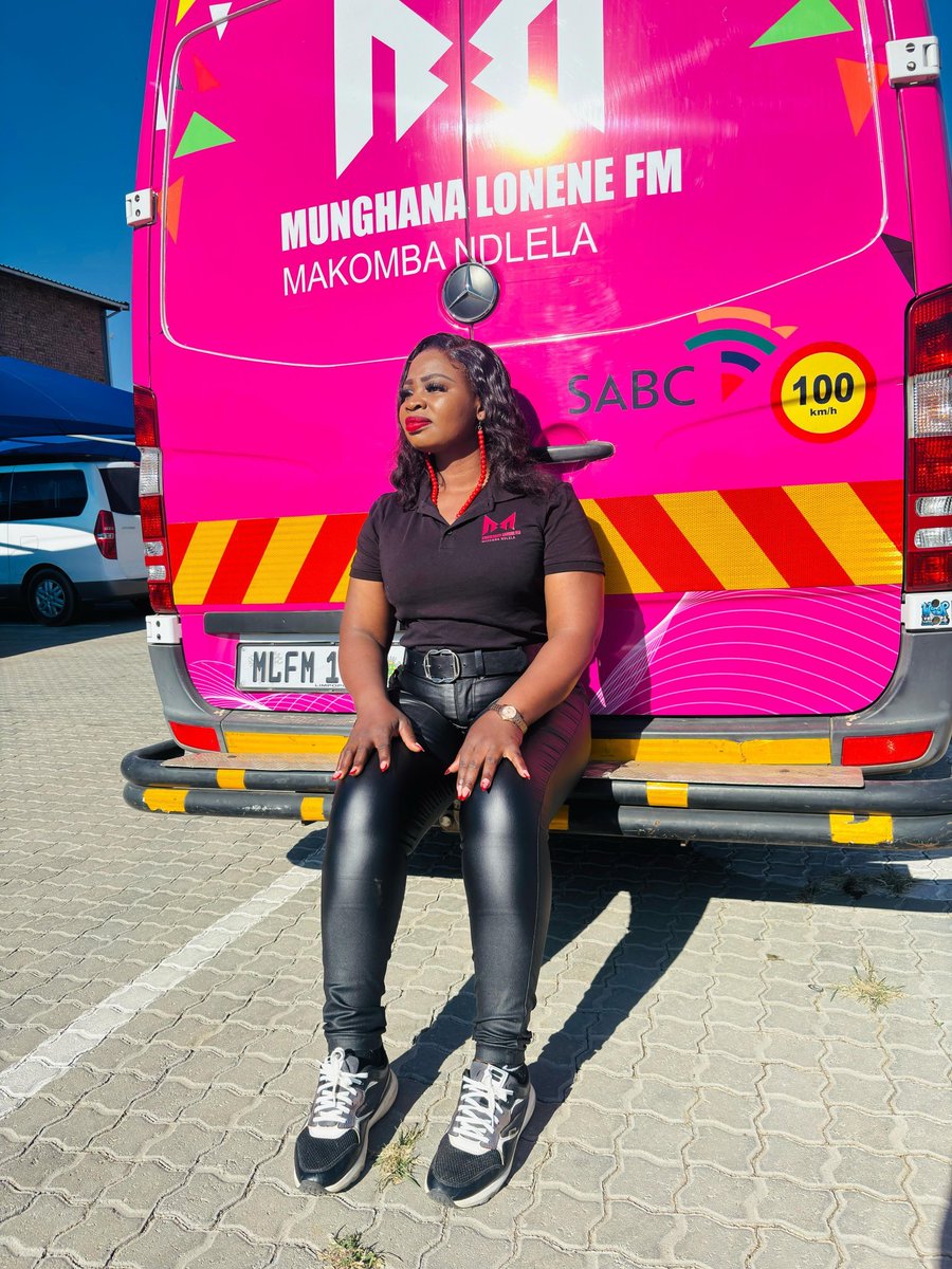 hobsmore's tweet photo. @ConnyMikateko
@Djbrianrikhotso
@Djsoulcrusher
@Munghana
@phaphamamlfm
#phaphamanamunghana
@MunghanaTraffic
#AmTraffic https://t.co/Q50oPTaMKW