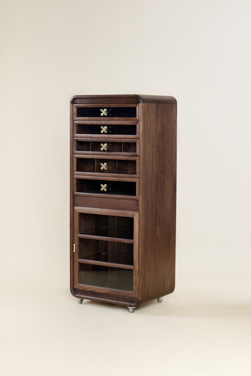 luxuncraft's tweet photo. ✨ New on the Shelf | Pure Walnut Crafted Aesthetics  A classic from our newest collection - this Pure Walnut cabinet blends natural texture with modern design. #walnutfurniture #naturalhomestyle #texturelife #storageaesthetics #newproductrecommendation #walnutcabinet #homedecor https://t.co/bOZfwZCKMS