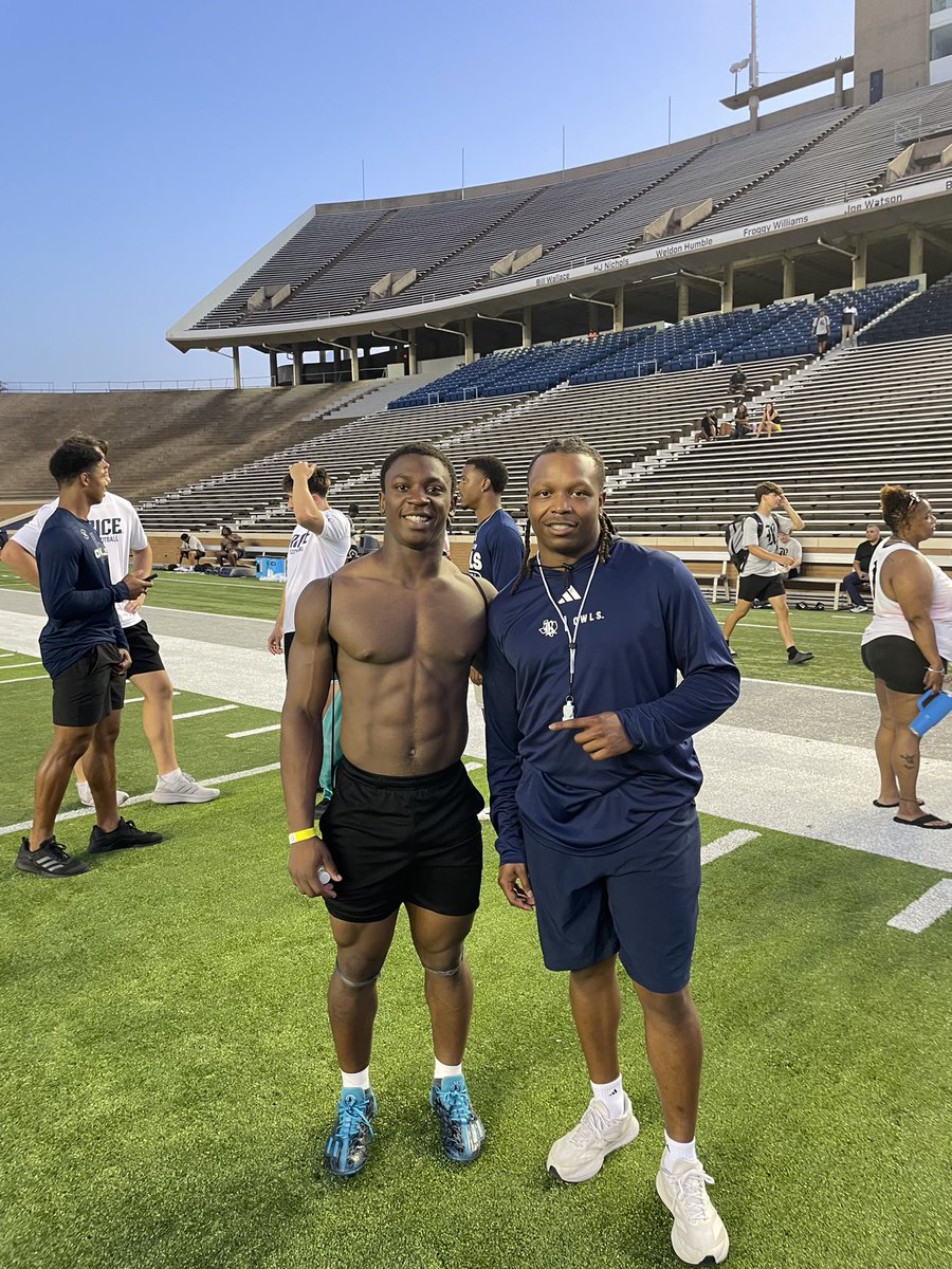 EnochAssan7's tweet image. Had a great time at Rice football today!!! Thank you @CoachWilson_ @CoachEliTurner  for coaching me!!!
@CoachTribb @nealburcham_12 @coachdford421 @RickeyBrownJr3 @illbill03