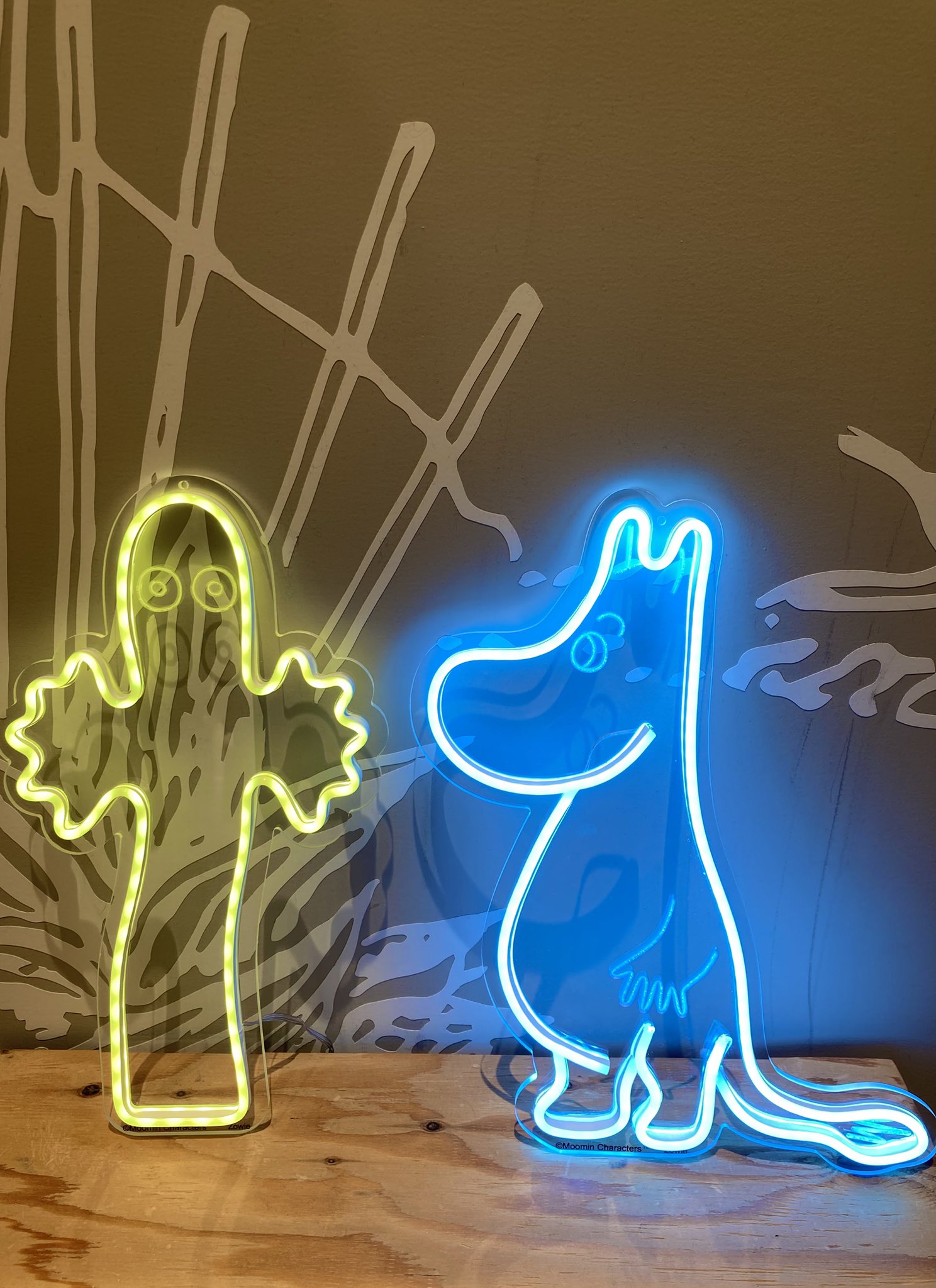 MOOMIN ムーミンとニョロニョロのネオン管　2個セット MOOMIN ムーミンとニョロニョロのネオン管 2個セット - メルカリ
