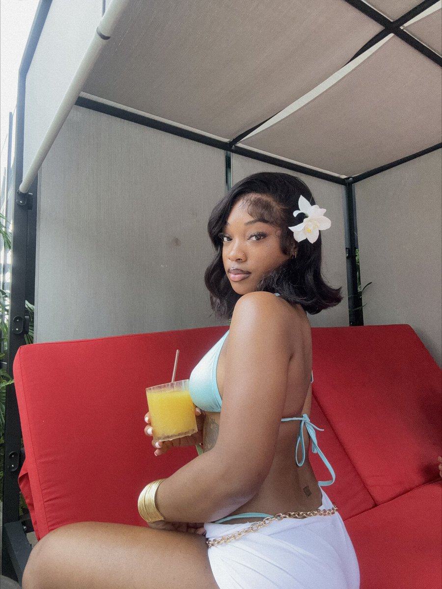 ronyaec3's tweet photo. summer me ☀️ https://t.co/CrAWCxrkOc