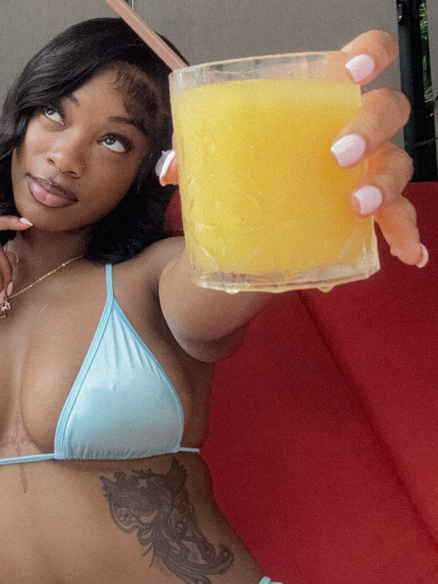 ronyaec3's tweet photo. summer me ☀️ https://t.co/CrAWCxrkOc