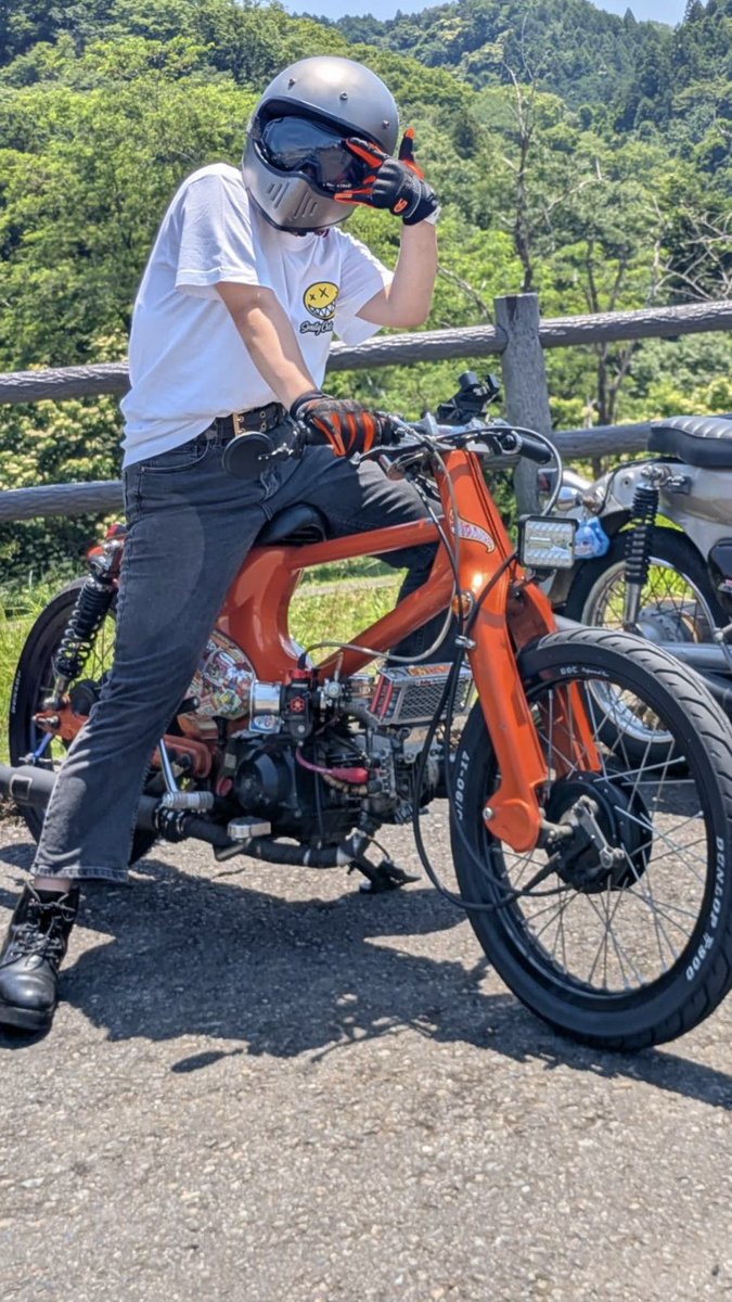 ___Cu6's tweet photo. 人のバイクでイキる奴。。 https://t.co/hO3CGaBv3w