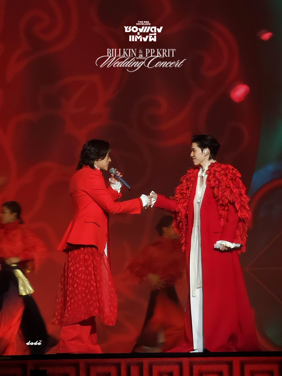 If You bow, bow in red 
着红装，躬身礼. 

这样真的就很中式很动人了。

 #kinkrit 
 #bkpp 
 #BKPPWeddingConcert_D3