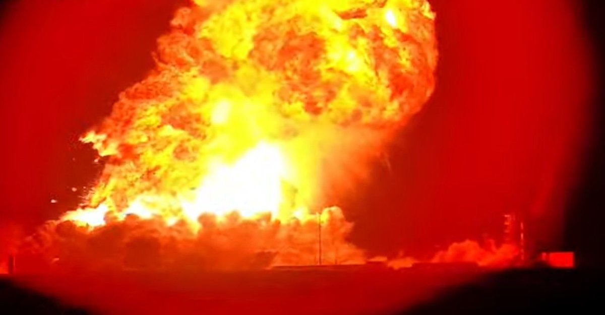 wolfbrief_'s tweet image. ❗Static fire test goes horribly wrong as SpaceX rocket explodes in massive fireball