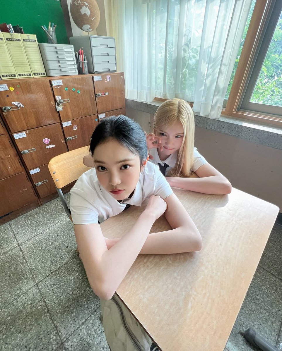 STYLE 로 가득 찬 교실은 재미있는 사진으로 영원히 기념해야 합니다! . ݁₊ ⊹ . 📽.ᐟ