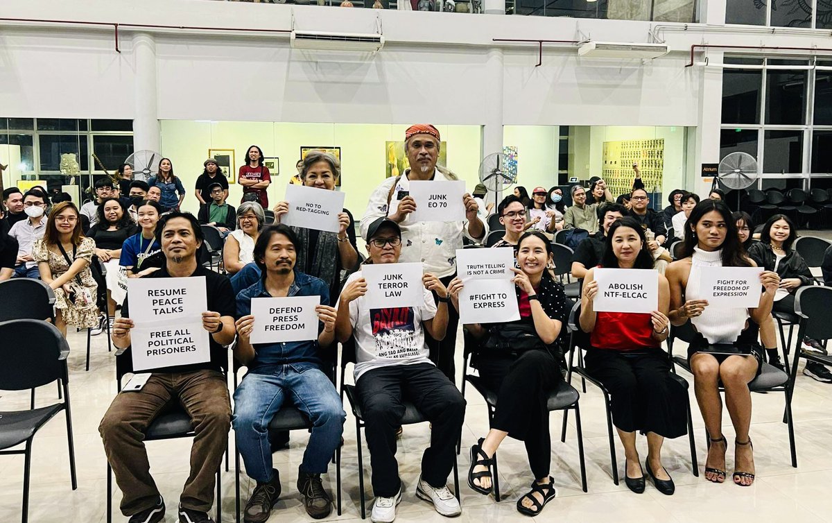 lisa_looking_in's tweet photo. UN Special Rapporteur on Freedom of Opinion and Expression @Irenekhan released the official report of her Philippine visit last year.
Thankful that the calls to #AbolishNTFELCAC #FreePoliticalPrisoners #NoToRedTagging, held here by artists, are among her many recommendations. https://t.co/DtaYuDCNJk