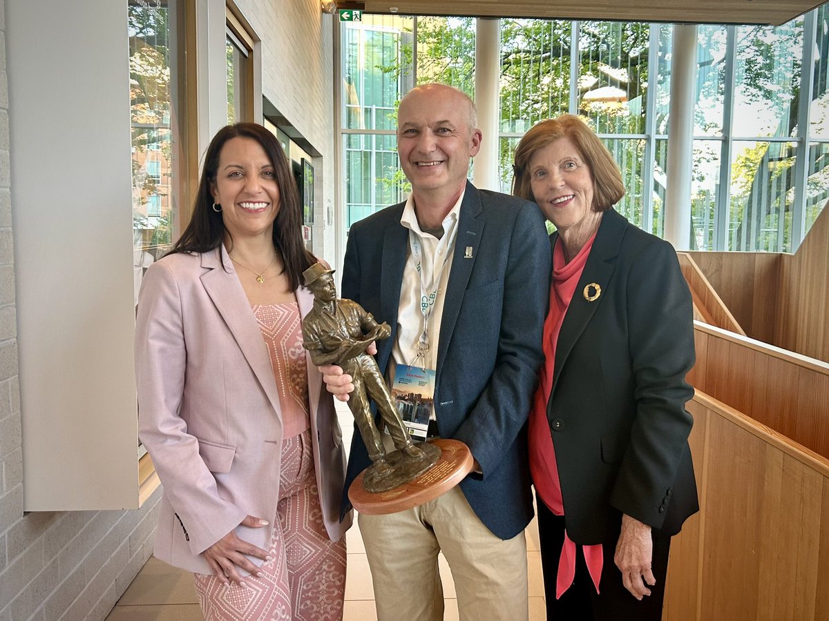 Dave Hodson has spent his career protecting the world’s wheat.
Today, he received the 2025 Norman Borlaug Award for Outstanding Service to the Global Wheat Community — recognizing his leadership in rust surveillance and forecasting. #ICRPMC2025