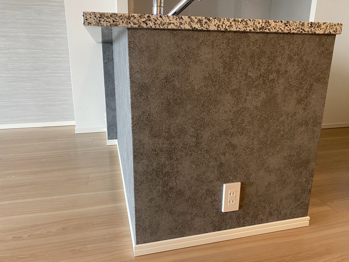 lifetime_s's tweet photo. ザ・浅草レジデンスでマンションオプション工事！

キッチンカウンター下に、
・アクセントクロス
を施工しました！ https://t.co/N1FQ0qwgD9