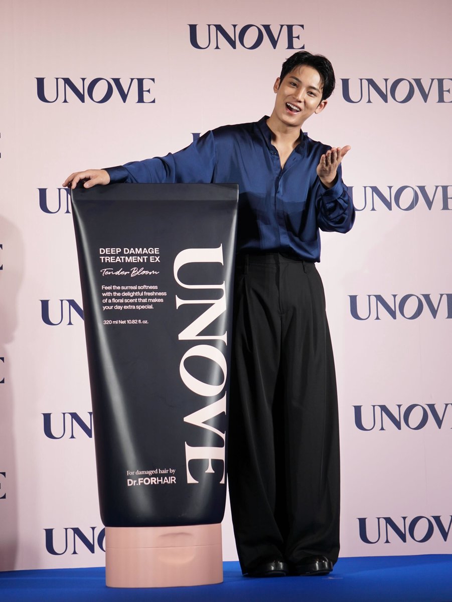 atcosmenet's tweet photo. #SEVENTEEN #MINGYU （ミンギュ）さんが「UNOVE」新製品発表会に登壇🐶💎

「僕はくせ毛なので、うねりや広がりを抑えて、サラサラ髪に導いてくれるところが好き。撮影でダメージを受けやすいので、毎日トリートメントを使っています！4本以上リピート中👍」

「フリズカーミングコントロールライン」の好きな所を教えてくれたよ🍚💕
