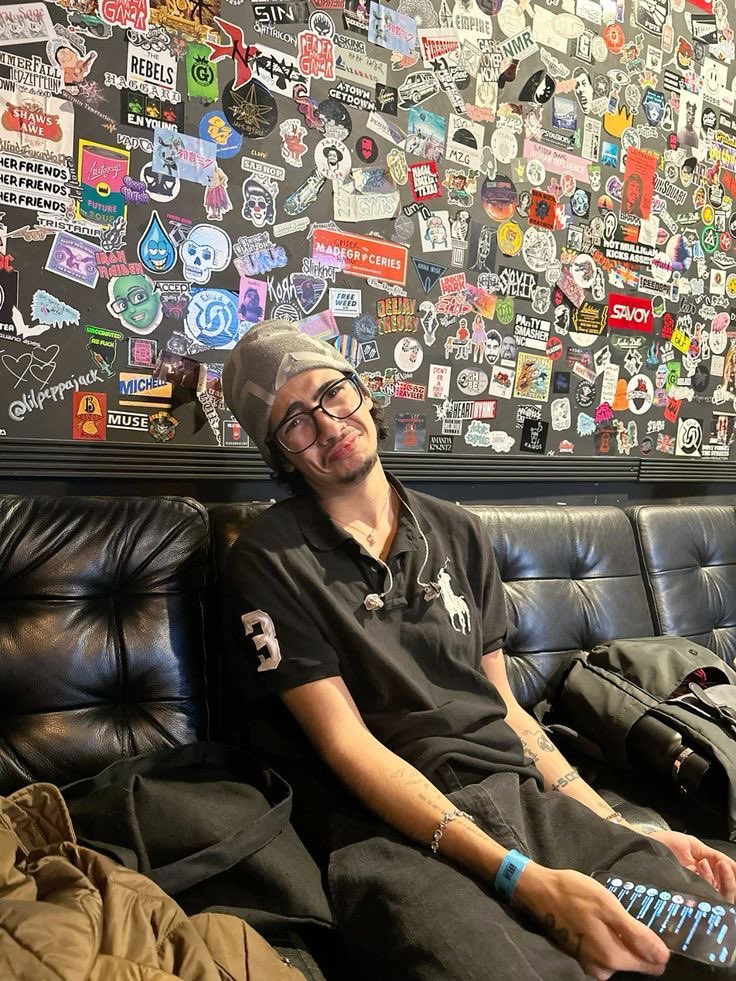 ericdoaupdatess's tweet photo. me when there's no ericdoa to update https://t.co/WkfnqjmjQo