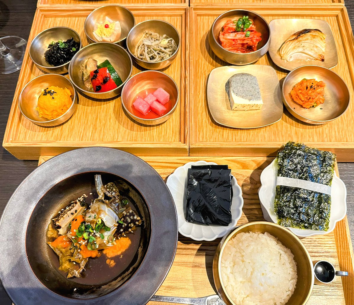 3yayoi33's tweet image. #HASUO #カンジャンケジャン #広尾 #ミシュラン掲載店　タレが私の好みの味で🦀とーーっても美味しかったです😊🥰😍十種類のパンチャン（副菜）も全部美味しかった！