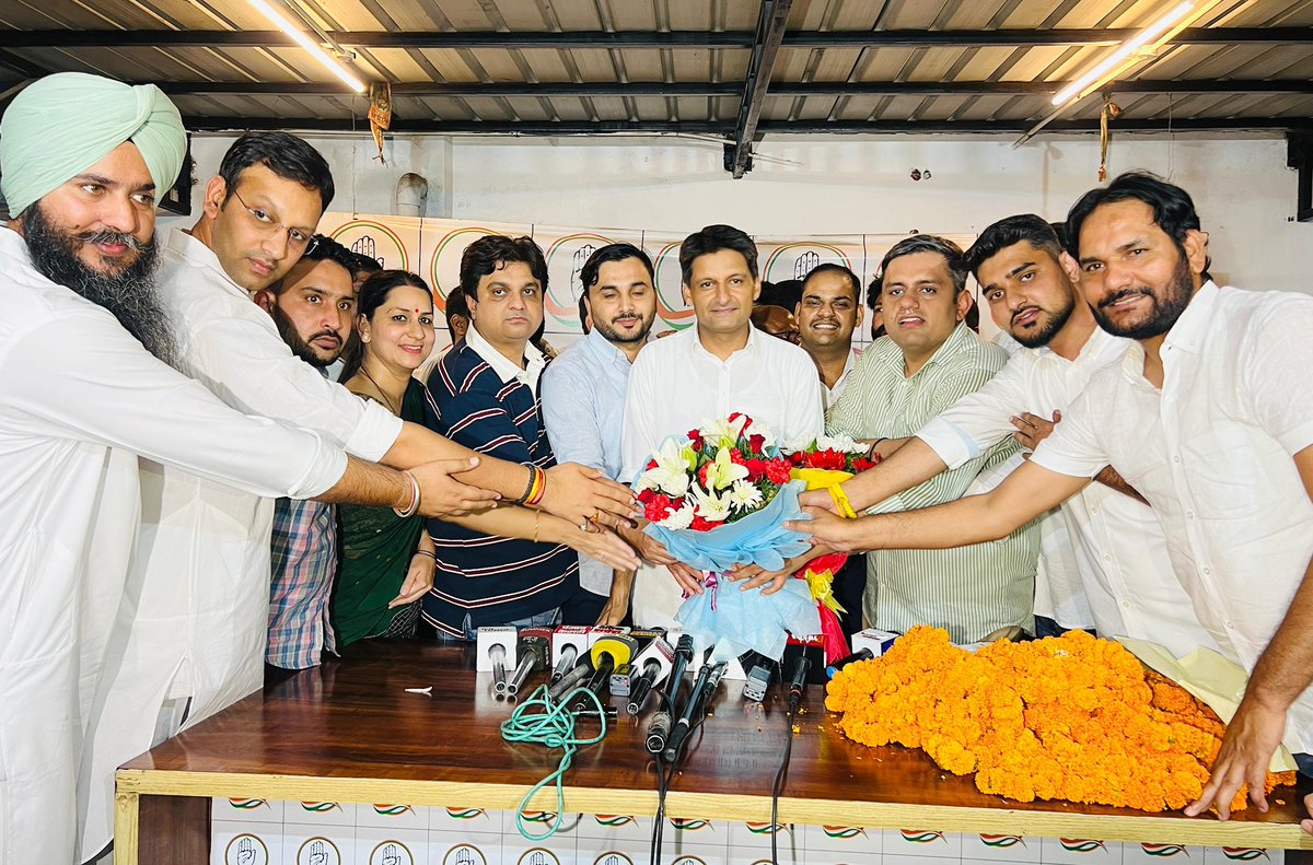 Deepender Singh Hooda (@deependershooda) on Twitter photo рджрд┐рд▓реНрд▓реА рдирд┐рд╡рд╛рд╕ рдкрд░ рд╣рд░рд┐рдпрд╛рдгрд╛ рдпреВрде рдХрд╛рдВрдЧреНрд░реЗрд╕ рдЕрдзреНрдпрдХреНрд╖ рдкрдж рдкрд░ рдкреНрд░рджреЗрд╢ рдореЗрдВ рд╕рд░реНрд╡рд╛рдзрд┐рдХ рд╡реЛрдЯ рд▓реЗрдиреЗ рднрд╛рдИ <a href="/kataria_nishit/">Adv Nishit Kataria</a>, рдкреНрд░рджреЗрд╢ рднрд░ рд╕реЗ рдЬрд┐рд▓рд╛рдзреНрдпрдХреНрд╖, рдкреНрд░рджреЗрд╢ рдХрдореЗрдЯреА, рд╡рд┐рдзрд╛рдирд╕рднрд╛ рдЕрдзреНрдпрдХреНрд╖ рдкрдж рдкрд░ рд╡рд┐рдЬрдпреА рдкрджрд╛рдзрд┐рдХрд╛рд░рд┐рдпреЛрдВ рдХреЛ рд╢реБрднрдХрд╛рдордирд╛рдПрдВ рджреАрдВред
рдореБрдЭреЗ рд╡рд┐рд╢реНрд╡рд╛рд╕ рд╣реИ рдирдпреА рдЯреАрдо рдкреВрд░реА рдореЗрд╣рдирдд рд╕реЗ рдпреБрд╡рд╛рдУрдВ рдХреА рдЖрд╡рд╛рдЬ рдЙрдард╛рдПрдЧреАред <a href="/Haryana_YC/">Haryana Youth Congress</a> <a href="/IYC/">Indian Youth Congress</a> рджрд┐рд▓реНрд▓реА рдирд┐рд╡рд╛рд╕ рдкрд░ рд╣рд░рд┐рдпрд╛рдгрд╛ рдпреВрде рдХрд╛рдВрдЧреНрд░реЗрд╕ рдЕрдзреНрдпрдХреНрд╖ рдкрдж рдкрд░ рдкреНрд░рджреЗрд╢ рдореЗрдВ рд╕рд░реНрд╡рд╛рдзрд┐рдХ рд╡реЛрдЯ рд▓реЗрдиреЗ рднрд╛рдИ <a href="/kataria_nishit/">Adv Nishit Kataria</a>, рдкреНрд░рджреЗрд╢ рднрд░ рд╕реЗ рдЬрд┐рд▓рд╛рдзреНрдпрдХреНрд╖, рдкреНрд░рджреЗрд╢ рдХрдореЗрдЯреА, рд╡рд┐рдзрд╛рдирд╕рднрд╛ рдЕрдзреНрдпрдХреНрд╖ рдкрдж рдкрд░ рд╡рд┐рдЬрдпреА рдкрджрд╛рдзрд┐рдХрд╛рд░рд┐рдпреЛрдВ рдХреЛ рд╢реБрднрдХрд╛рдордирд╛рдПрдВ рджреАрдВред
рдореБрдЭреЗ рд╡рд┐рд╢реНрд╡рд╛рд╕ рд╣реИ рдирдпреА рдЯреАрдо рдкреВрд░реА рдореЗрд╣рдирдд рд╕реЗ рдпреБрд╡рд╛рдУрдВ рдХреА рдЖрд╡рд╛рдЬ рдЙрдард╛рдПрдЧреАред <a href="/Haryana_YC/">Haryana Youth Congress</a> <a href="/IYC/">Indian Youth Congress</a>