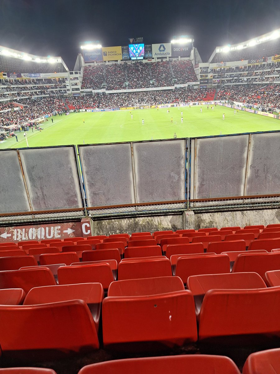 kv_sant's tweet photo. @LDU_Oficial Si ya sabían que veníamos hinchada local quiten esas tonteras qué no dejan ver el fútbol #LIGABarcelona https://t.co/jGyU62VPsY