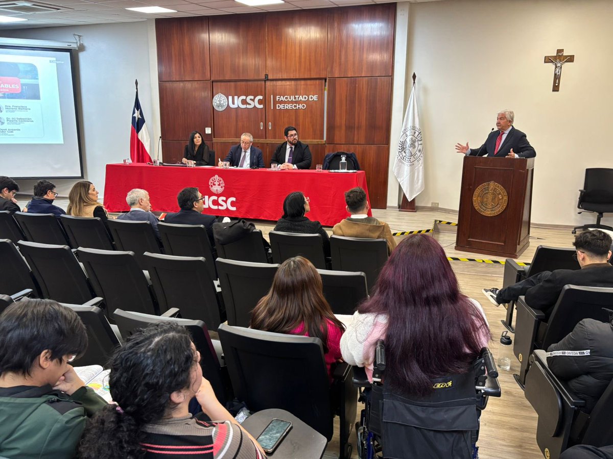 Facultad de Derecho UCSC tweet media