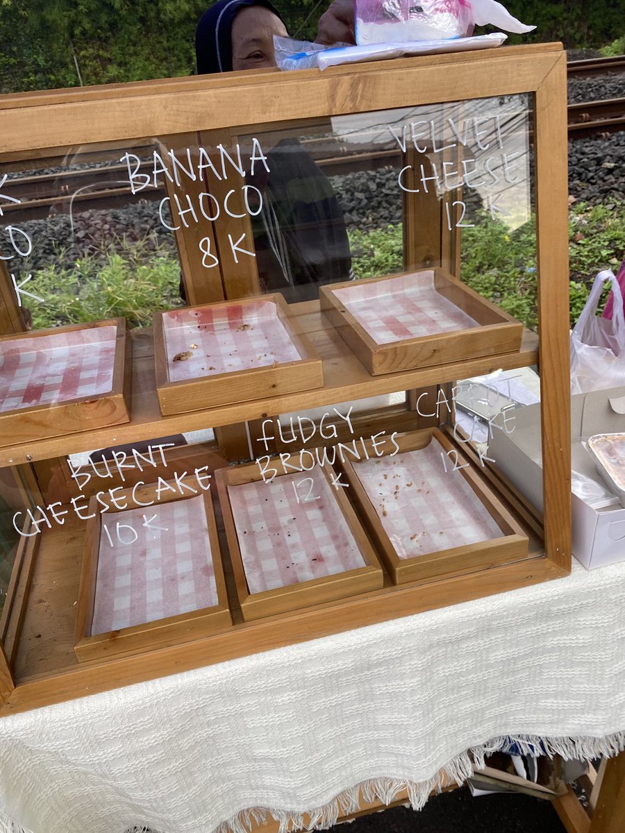 My heart full banget liat kakak dan ibunya happy dari jam 6 rame orang2 pada nungguin huhhh✨✨