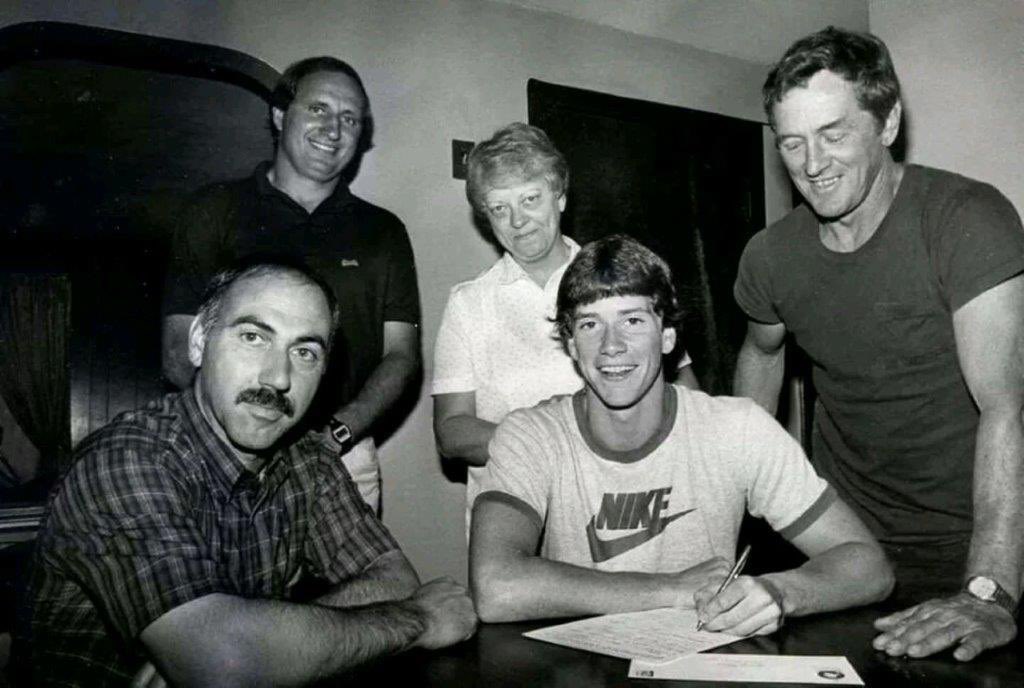 cdurham23's tweet photo. Hey @Braves check out this old picture of Tom Glavine I came across https://t.co/nagKLnGVfB