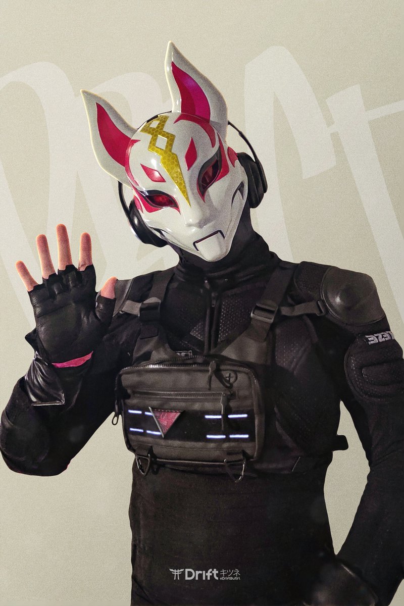 "Need help, or just wanted to see the mask ?" 👋🦊